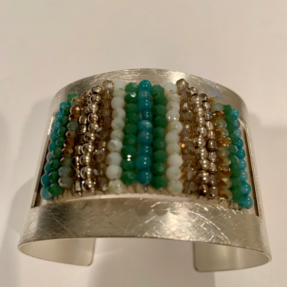 Silver Bracelet w Turquoise & Neutral Beads - Picture 2 of 6